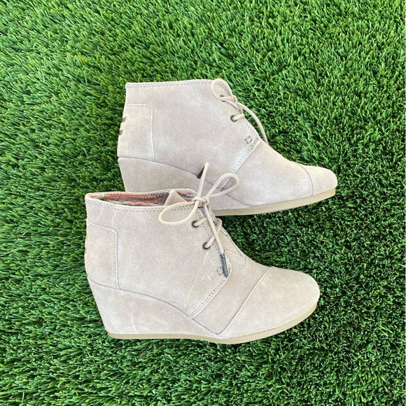 Women's Beige Ankle Boots by Toms size 7 - Picture 1 of 5